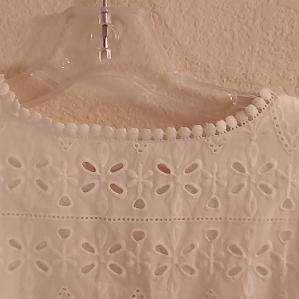 NEW LOFT Vneck Sleeveless Floral Eyelet Size M White B4 X P - Picture 5 of 10